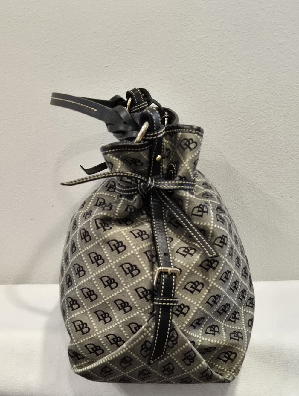 Dooney & Bourke Vintage Large Black and Gray Signature Monogram Shoulder Bag - Picture 3 of 16